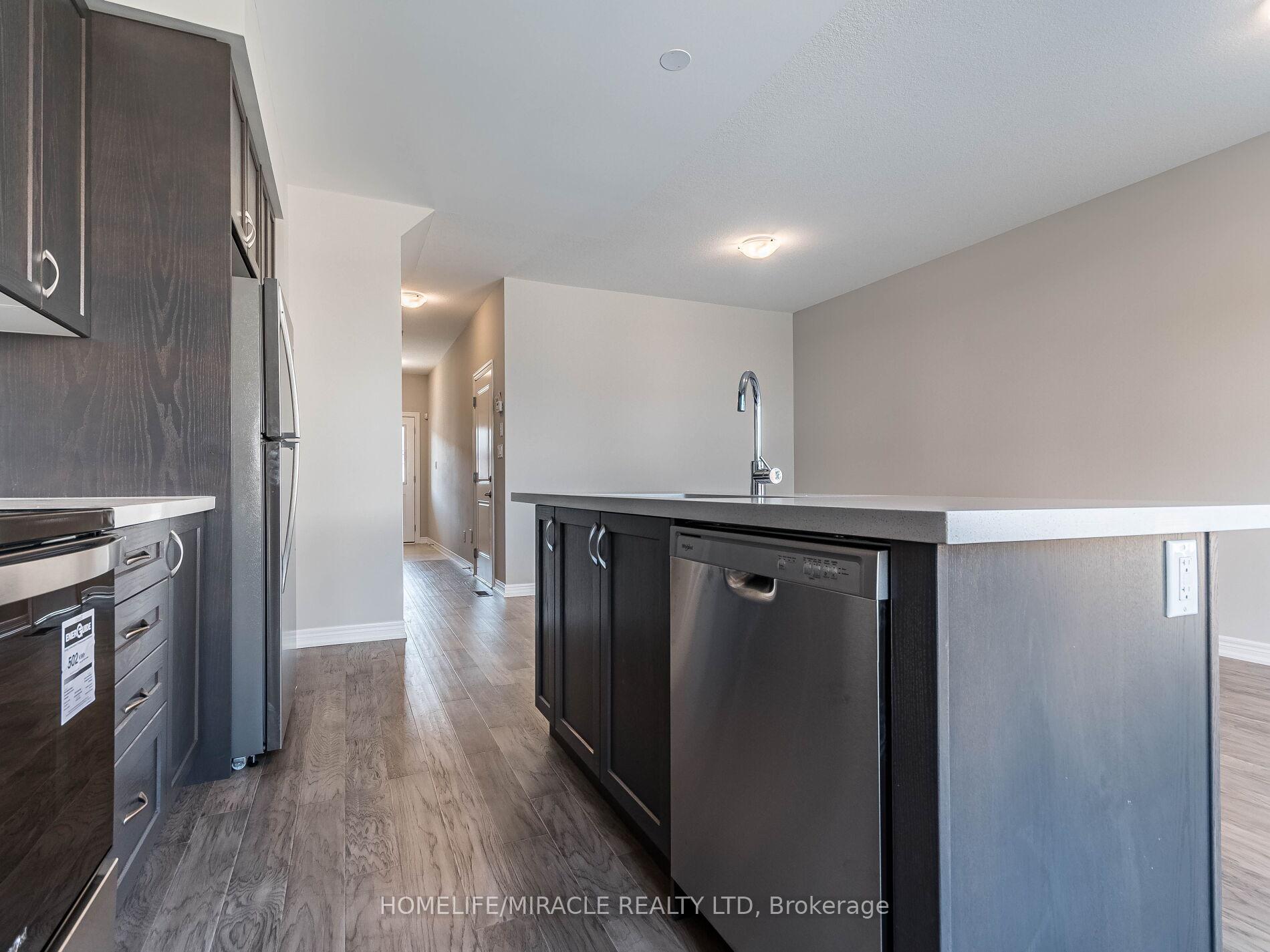 Photo 12 of 140 Aquasanta Crescent, Hamilton, Ryckmans — HOMEH