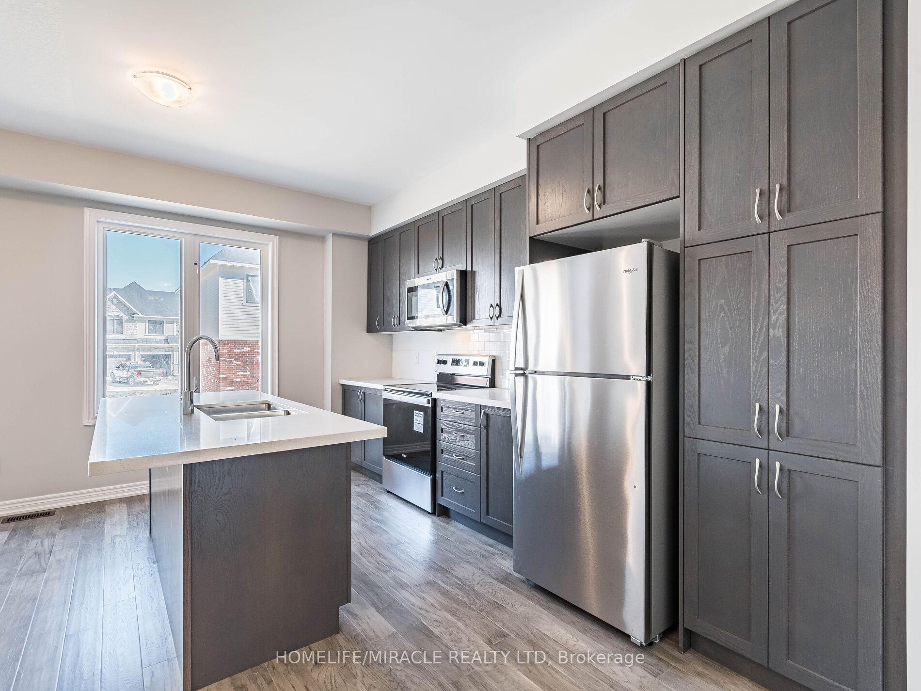 Photo 13 of 140 Aquasanta Crescent, Hamilton, Ryckmans — HOMEH