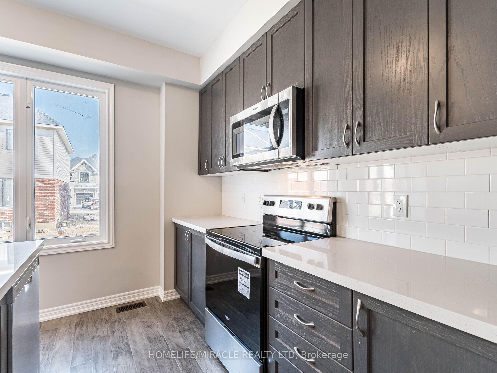 Photo 14 of 140 Aquasanta Crescent, Hamilton, Ryckmans — HOMEH
