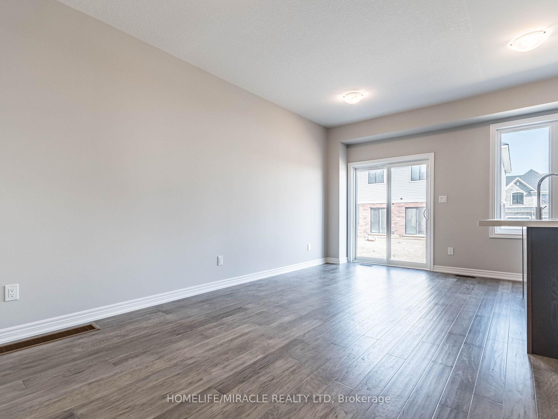 Photo 19 of 140 Aquasanta Crescent, Hamilton, Ryckmans — HOMEH
