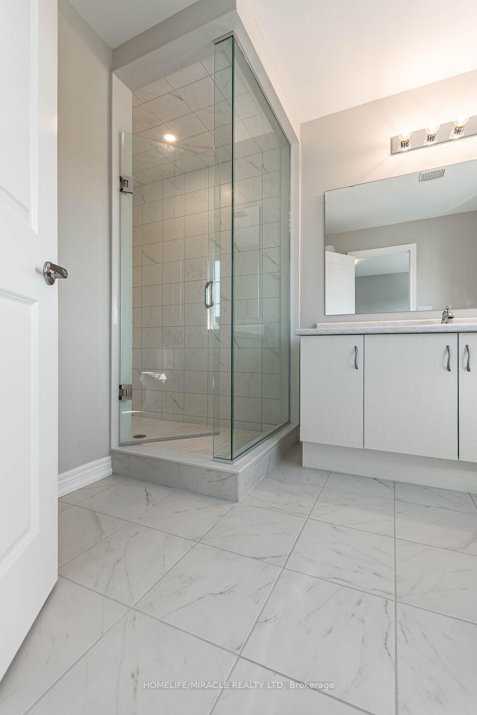 Photo 32 of 140 Aquasanta Crescent, Hamilton, Ryckmans — HOMEH
