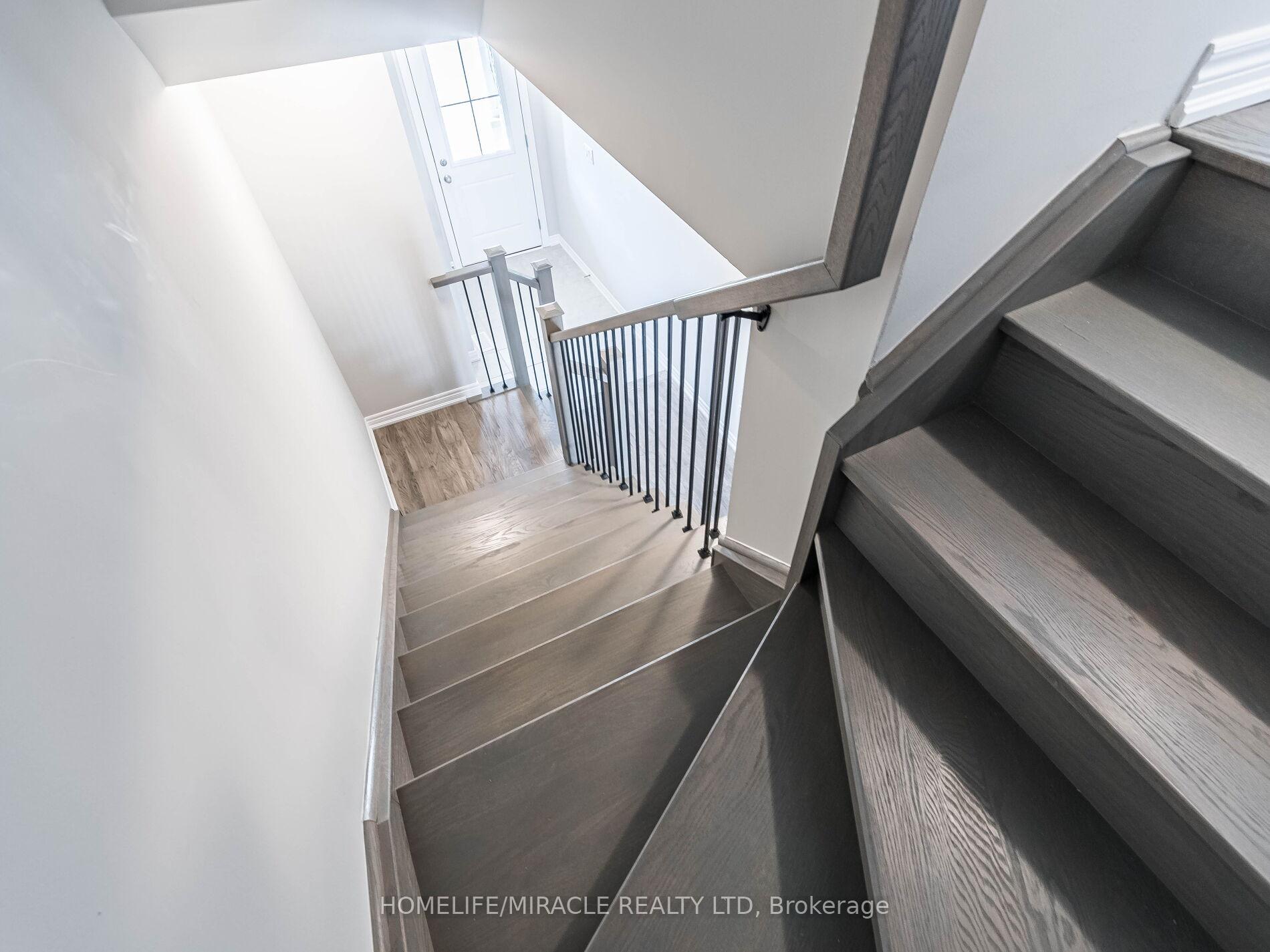 Photo 39 of 140 Aquasanta Crescent, Hamilton, Ryckmans — HOMEH