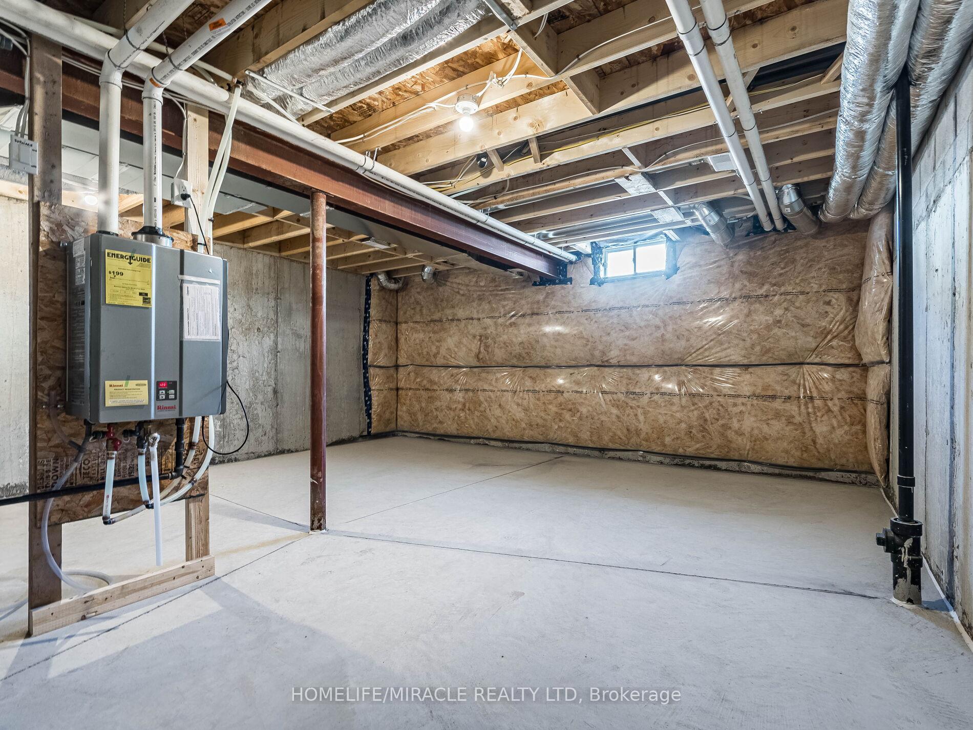 Photo 41 of 140 Aquasanta Crescent, Hamilton, Ryckmans — HOMEH