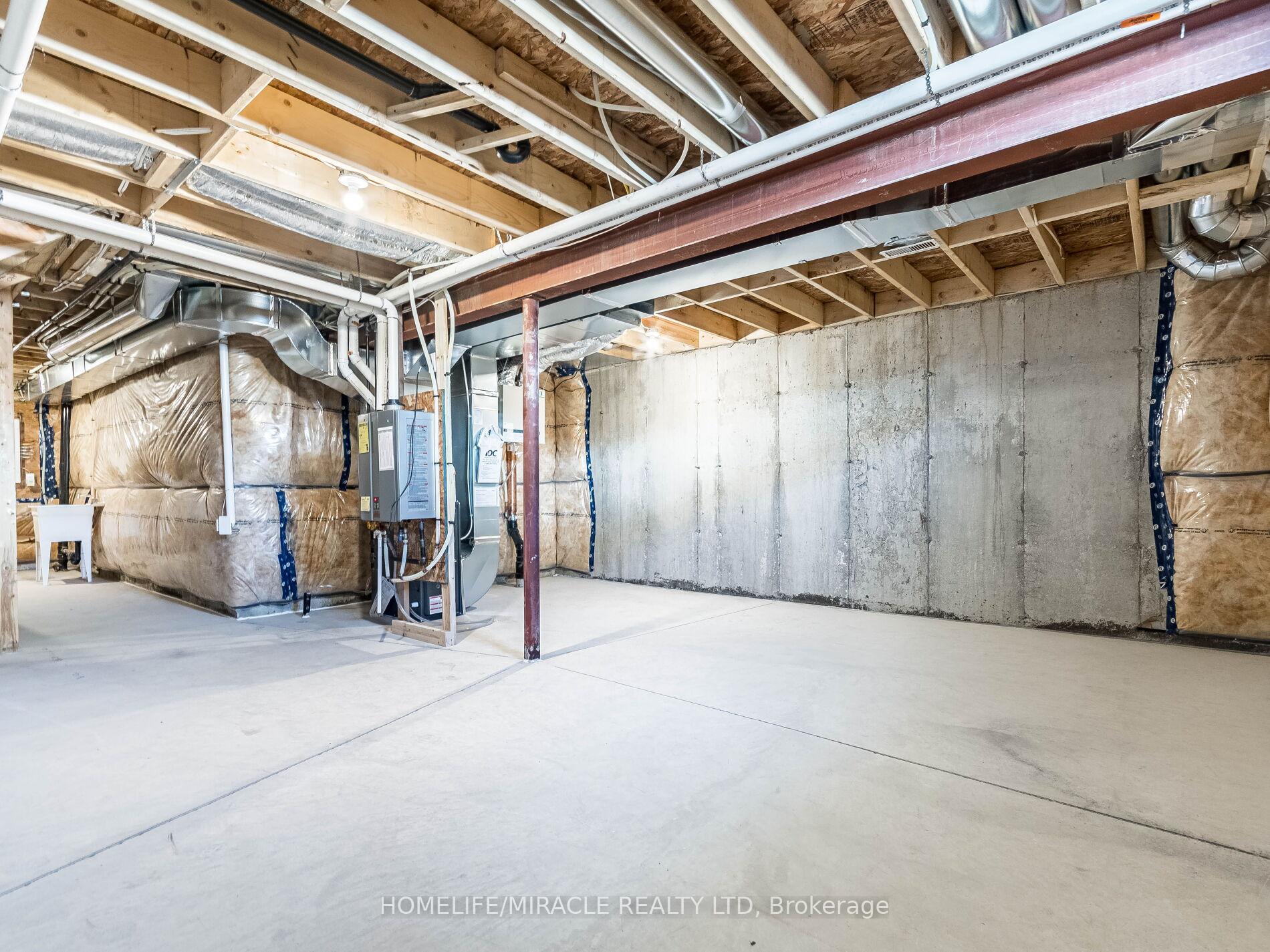 Photo 42 of 140 Aquasanta Crescent, Hamilton, Ryckmans — HOMEH