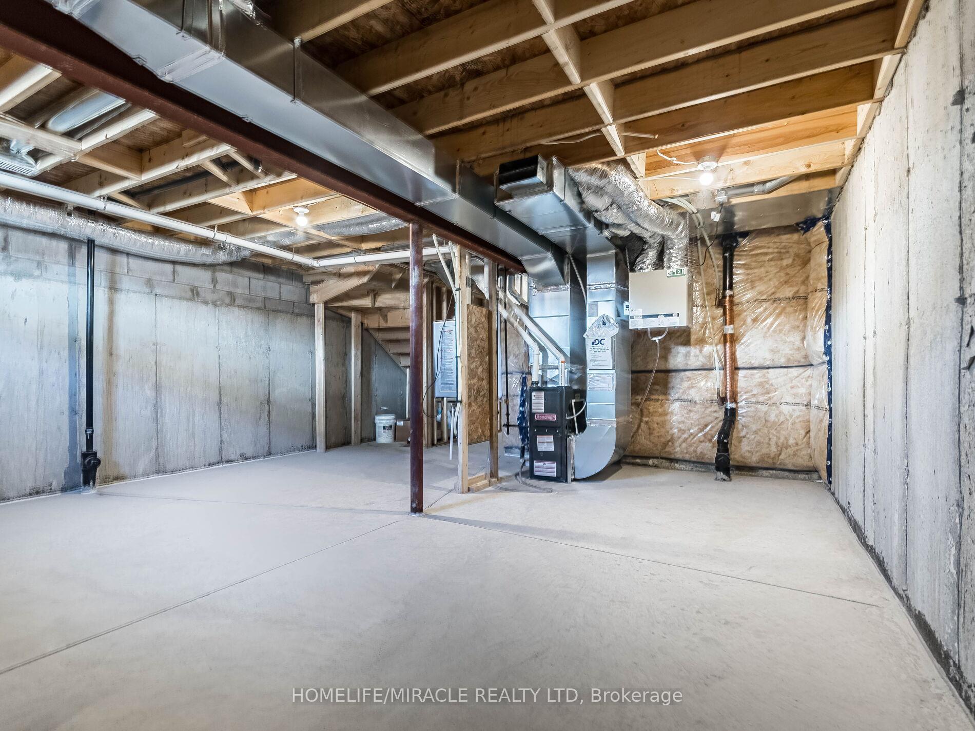 Photo 43 of 140 Aquasanta Crescent, Hamilton, Ryckmans — HOMEH
