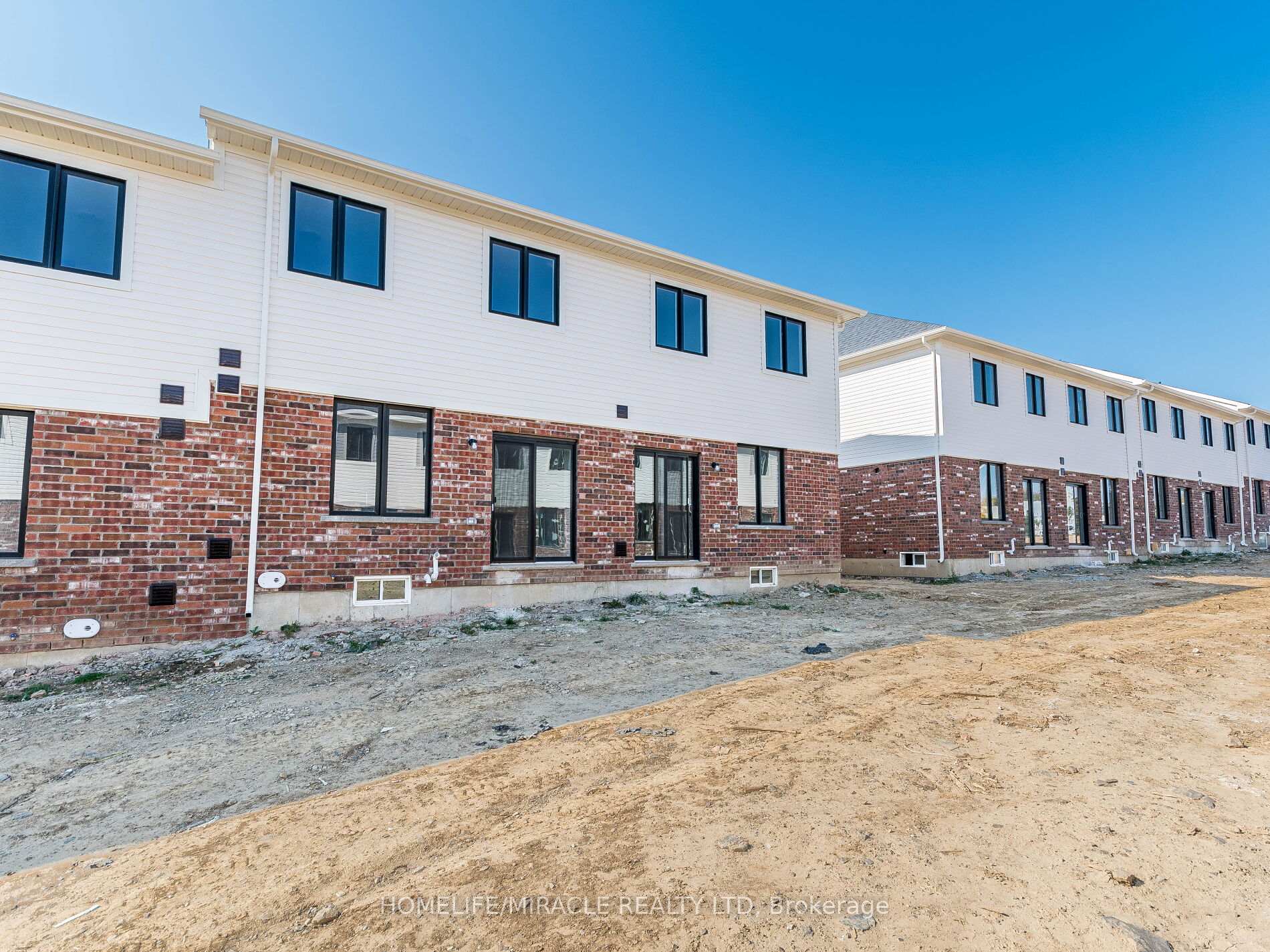 Photo 46 of 140 Aquasanta Crescent, Hamilton, Ryckmans — HOMEH