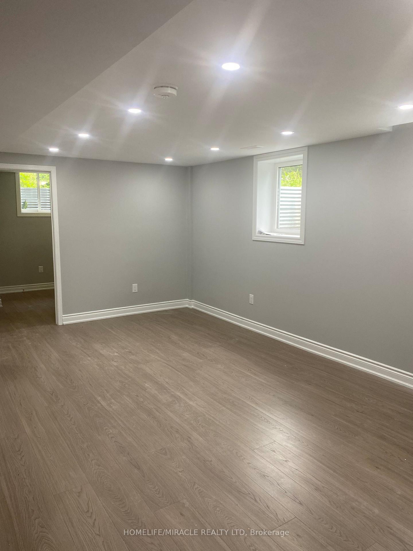 Photo 2 of Unit Bsmt, 53 Parkside Drive, Brampton, Brampton South — HOMEH