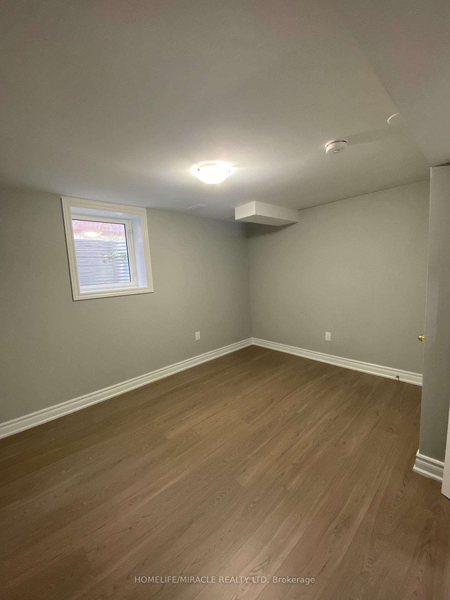 Photo 5 of Unit Bsmt, 53 Parkside Drive, Brampton, Brampton South — HOMEH