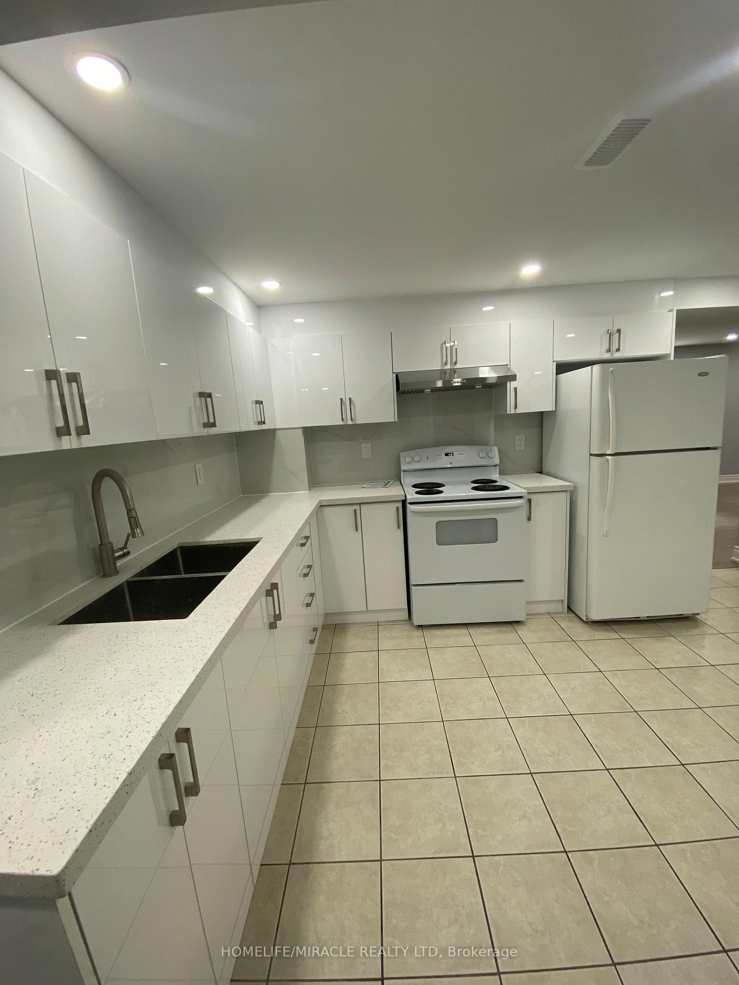 Photo 7 of Unit Bsmt, 53 Parkside Drive, Brampton, Brampton South — HOMEH