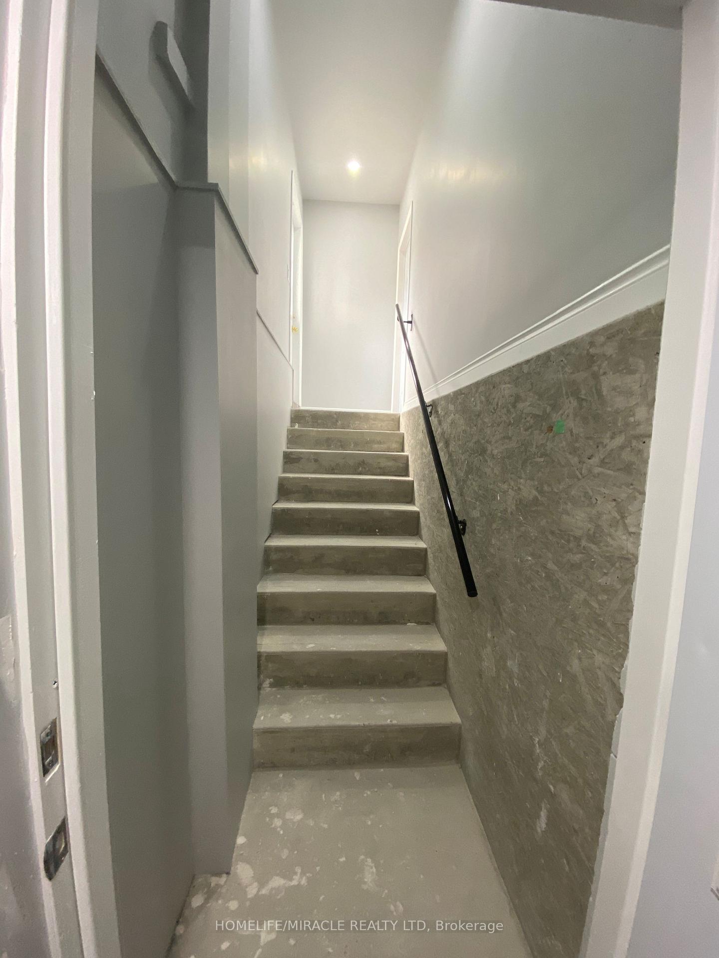 Photo 8 of Unit Bsmt, 53 Parkside Drive, Brampton, Brampton South — HOMEH
