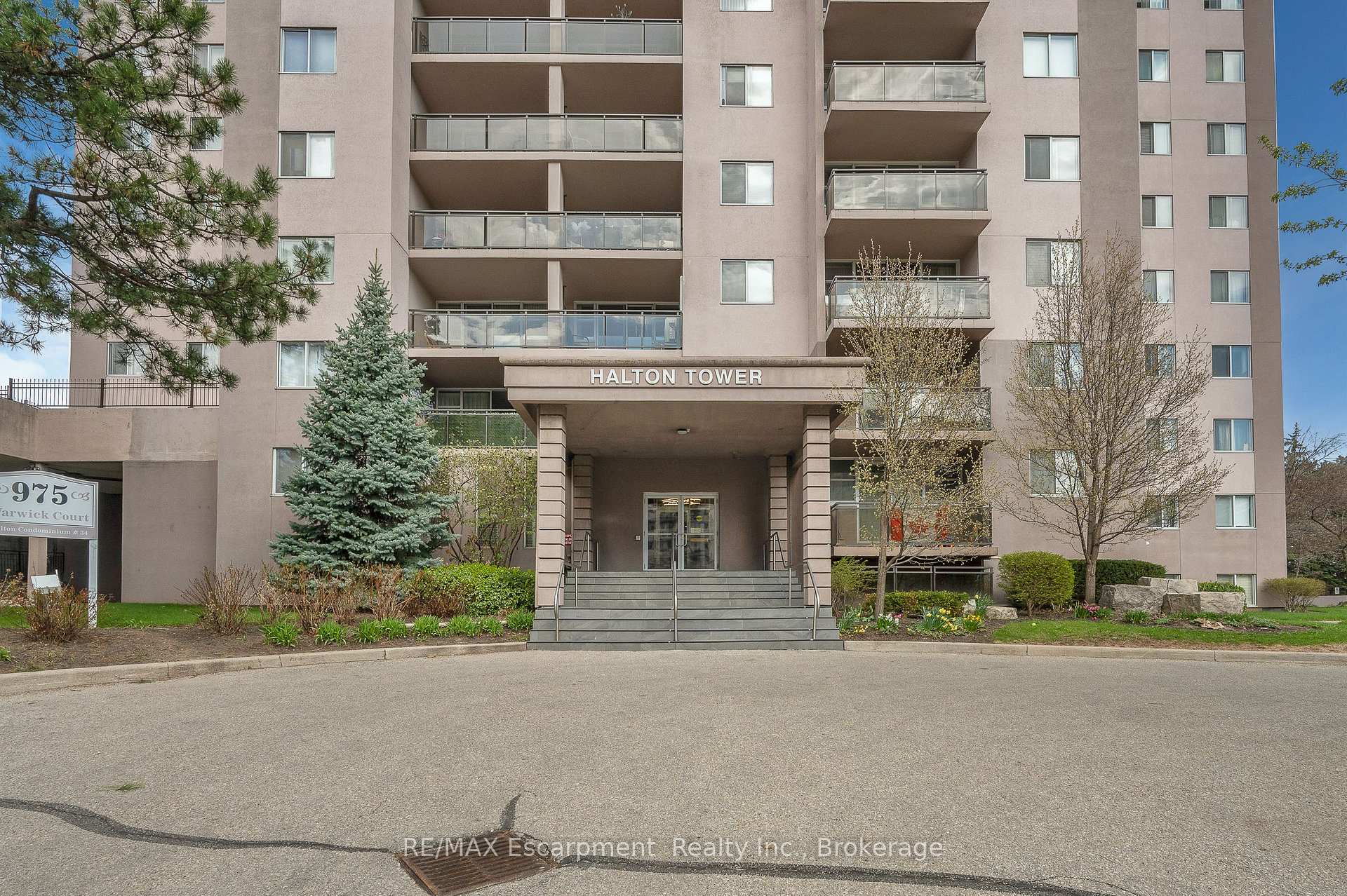 Photo 2 of Unit 310, 975 Warwick Court, Burlington, LaSalle — HOMEH