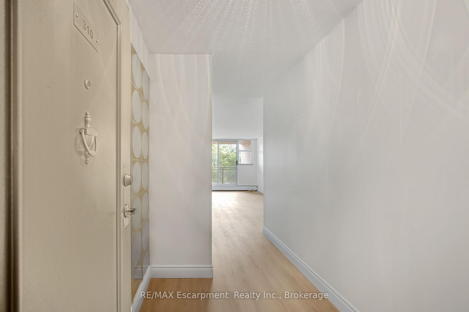 Photo 7 of Unit 310, 975 Warwick Court, Burlington, LaSalle — HOMEH
