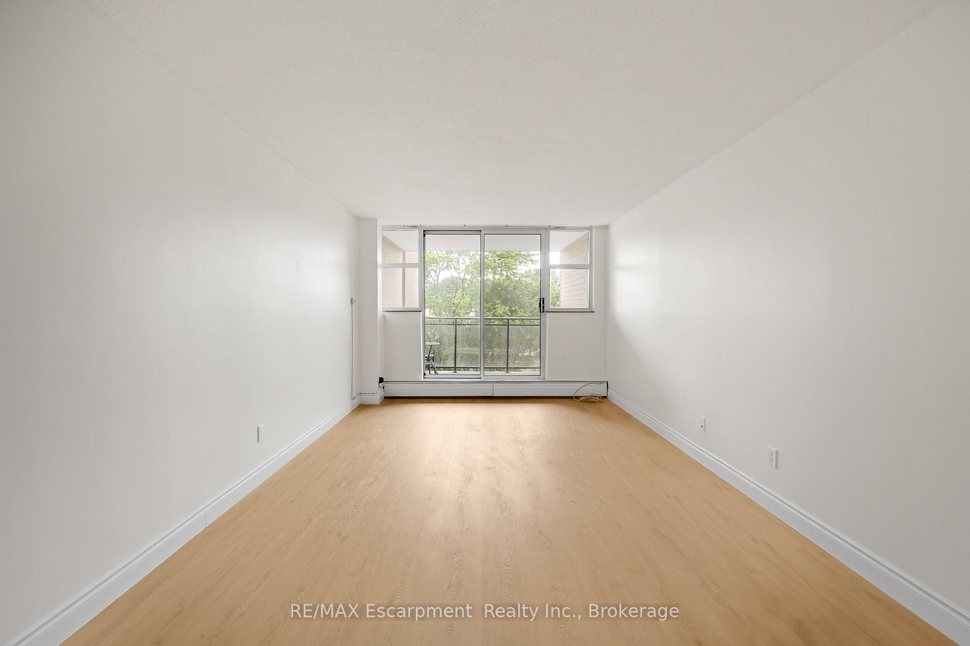 Photo 10 of Unit 310, 975 Warwick Court, Burlington, LaSalle — HOMEH