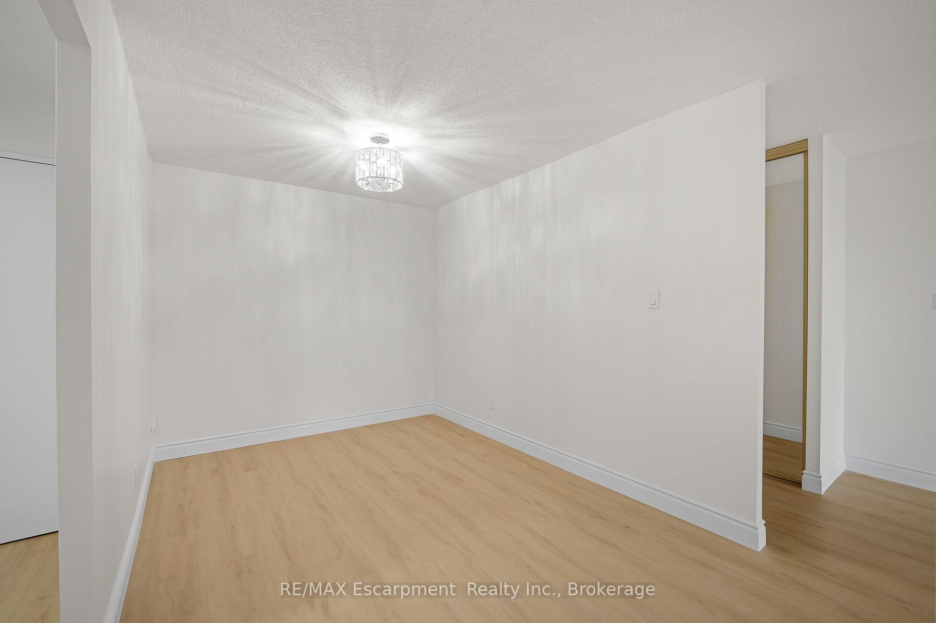 Photo 13 of Unit 310, 975 Warwick Court, Burlington, LaSalle — HOMEH