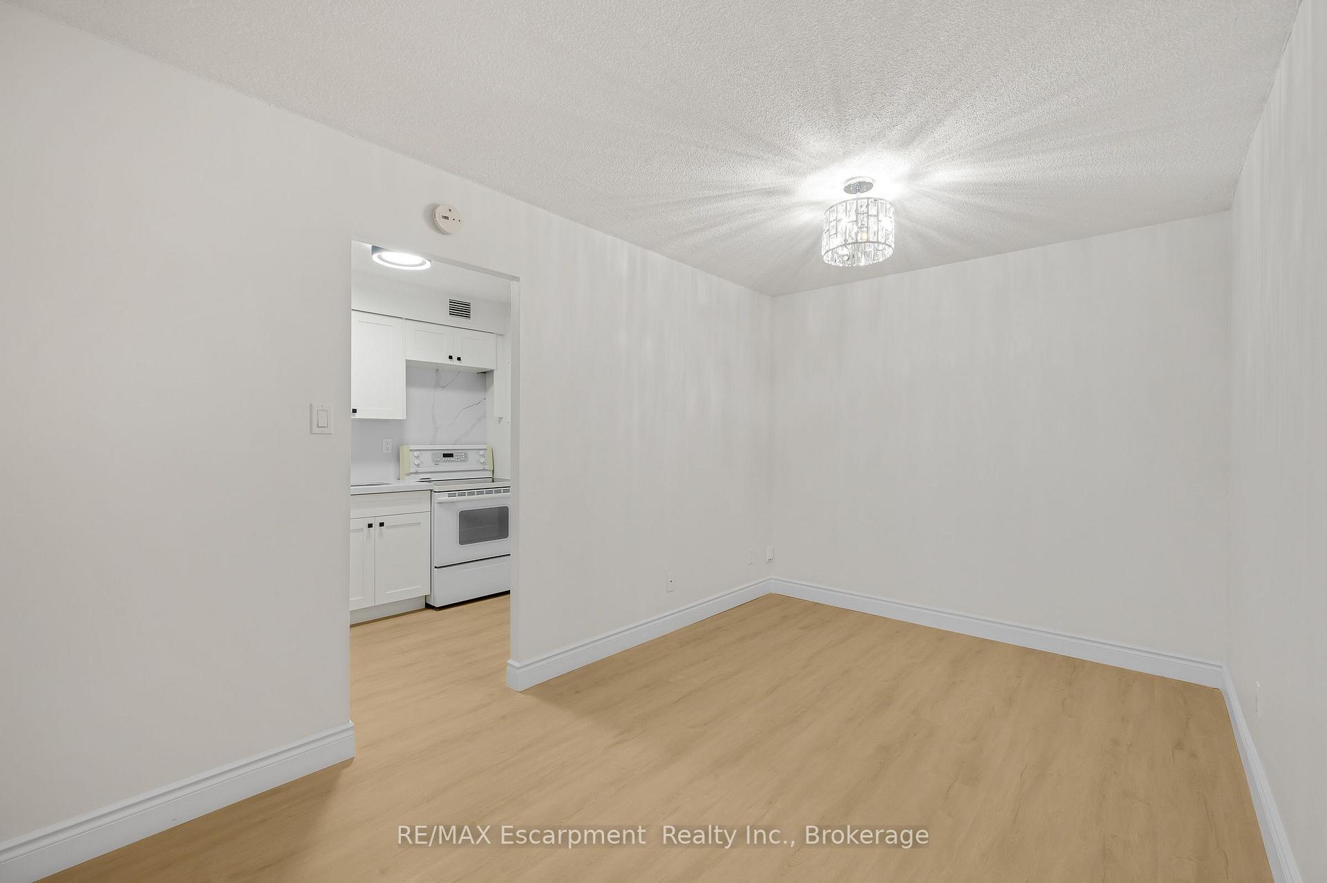 Photo 14 of Unit 310, 975 Warwick Court, Burlington, LaSalle — HOMEH
