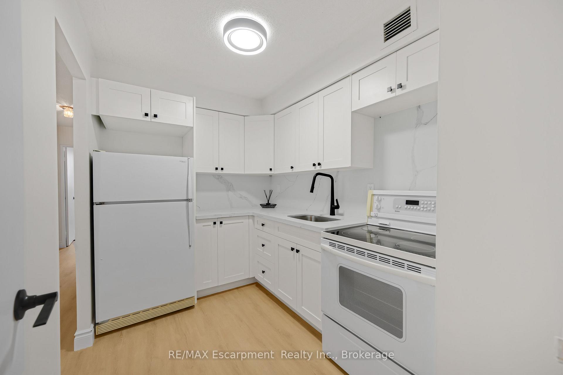 Photo 17 of Unit 310, 975 Warwick Court, Burlington, LaSalle — HOMEH