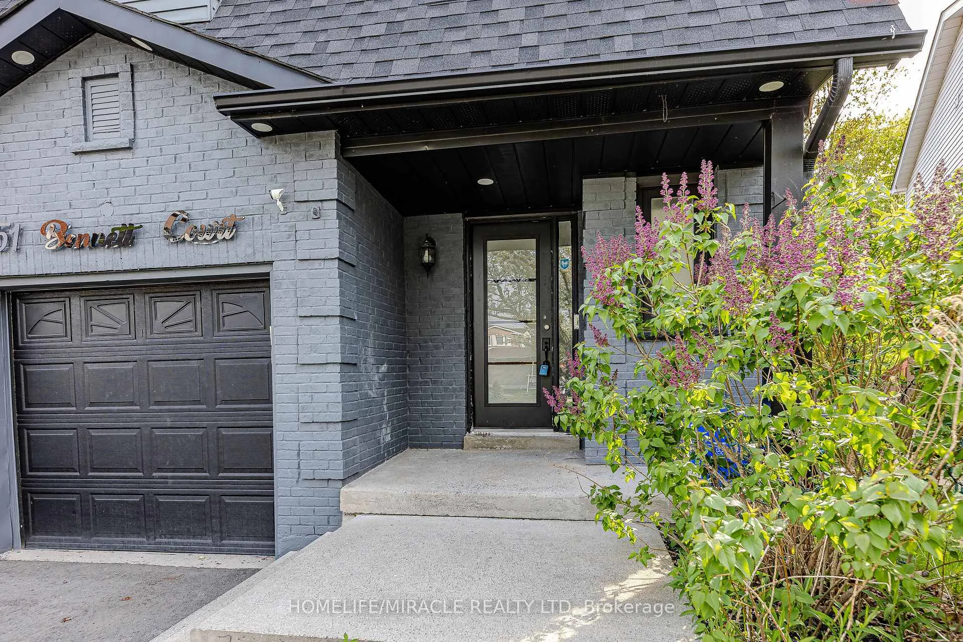 Photo 3 of 851 Bennett Court, Oshawa, Pinecrest — HOMEH