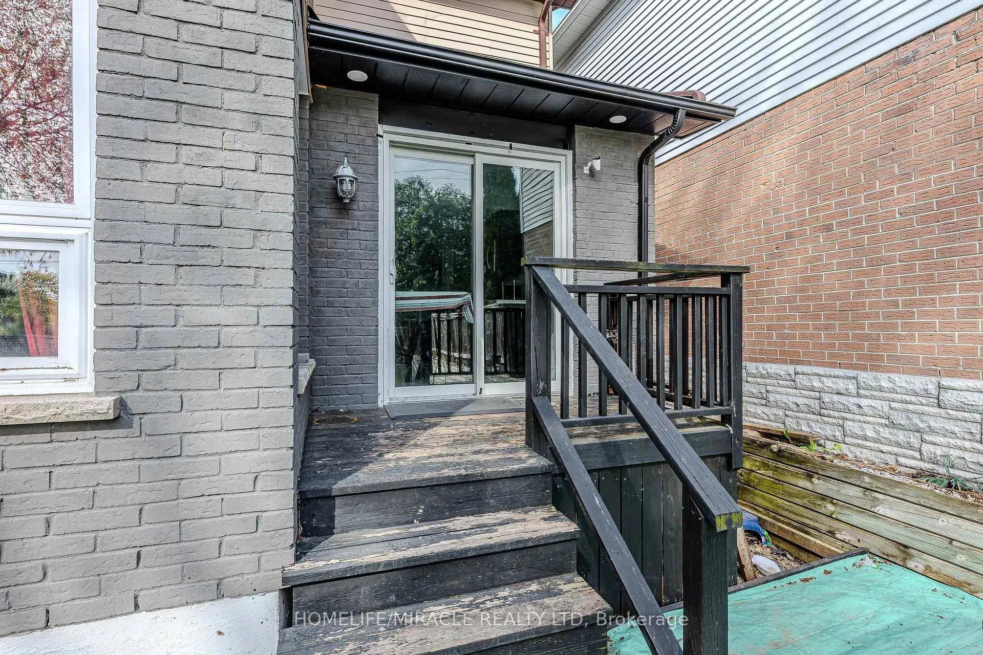 Photo 4 of 851 Bennett Court, Oshawa, Pinecrest — HOMEH