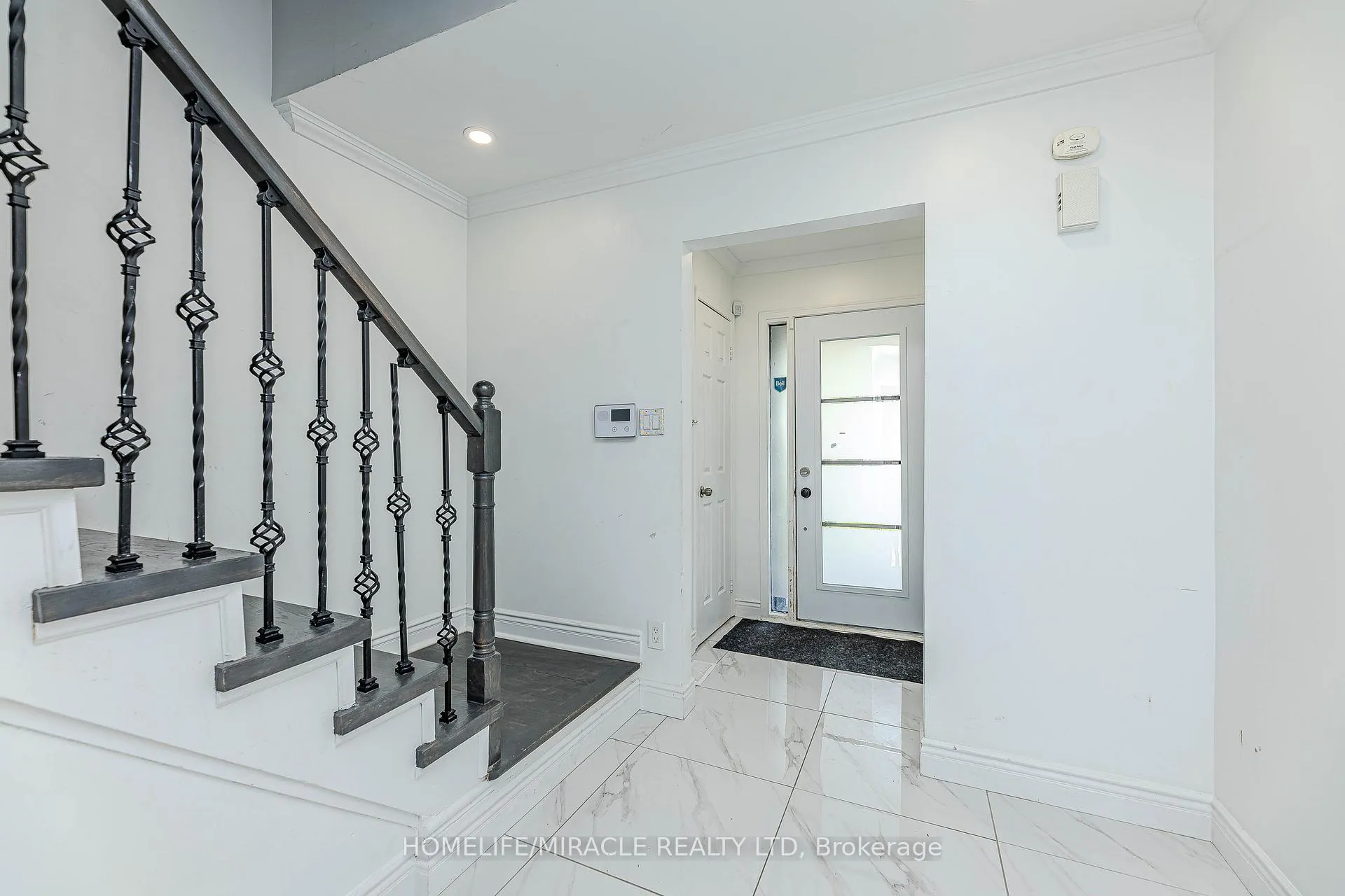 Photo 5 of 851 Bennett Court, Oshawa, Pinecrest — HOMEH