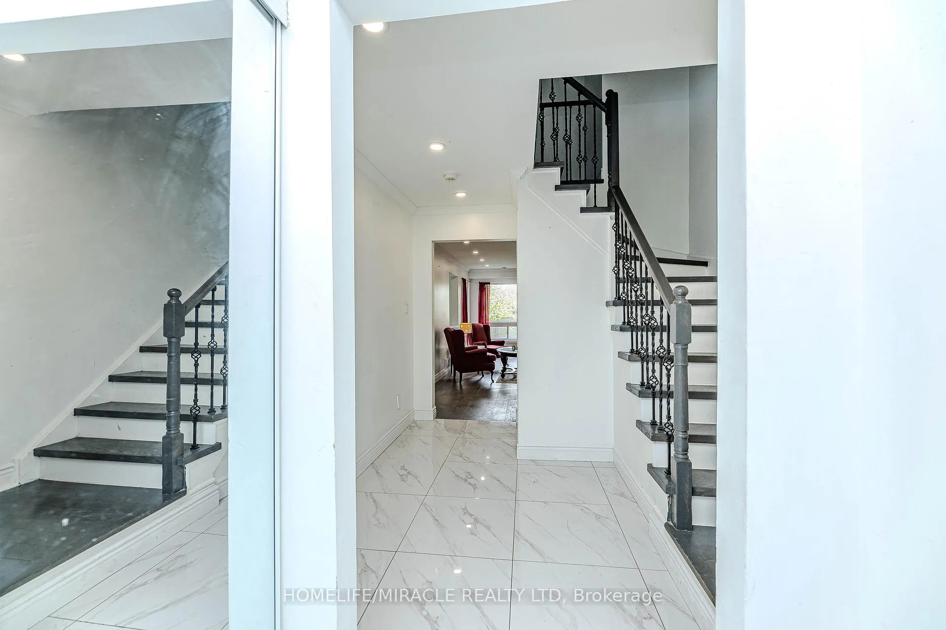 Photo 7 of 851 Bennett Court, Oshawa, Pinecrest — HOMEH