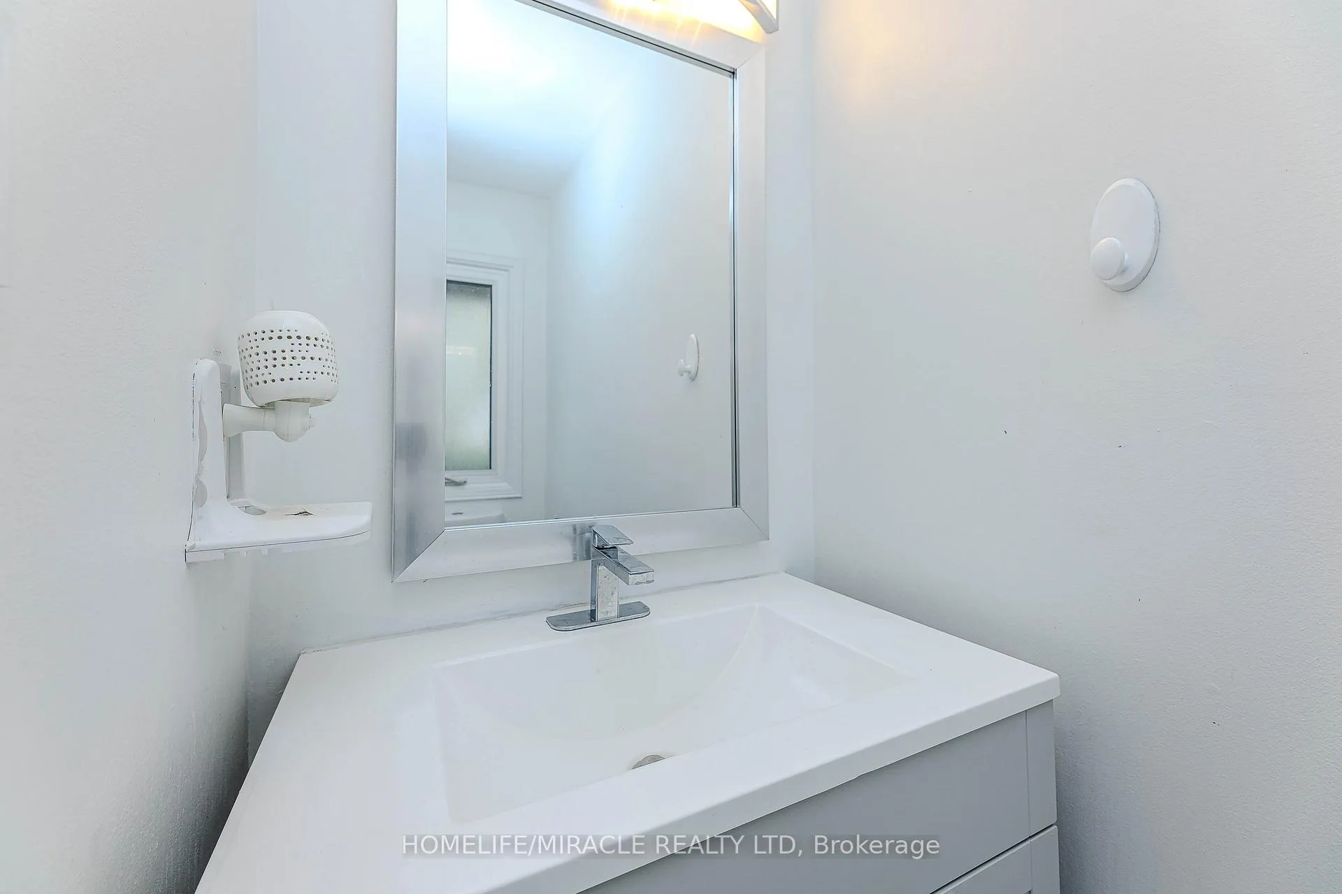 Photo 9 of 851 Bennett Court, Oshawa, Pinecrest — HOMEH