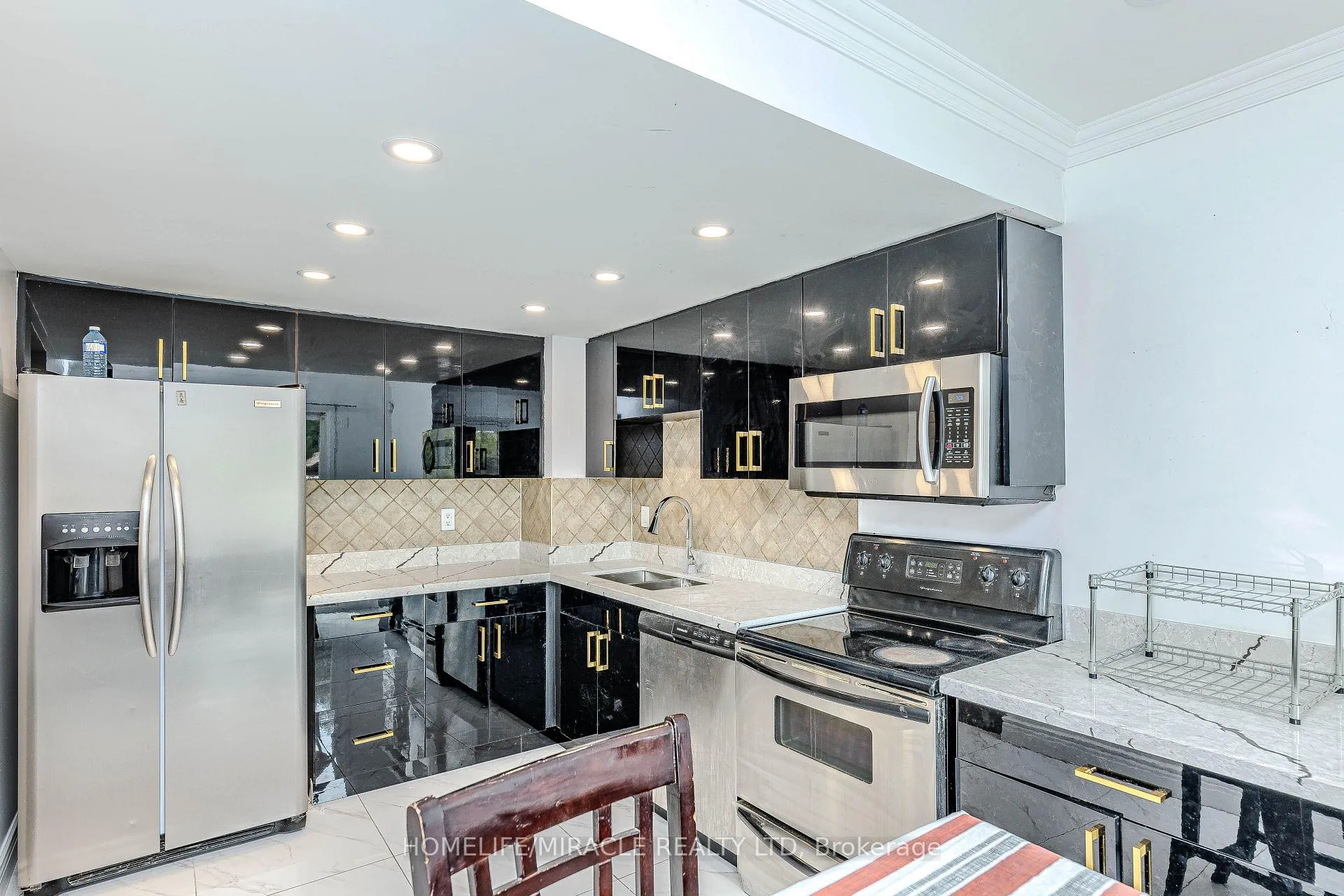 Photo 16 of 851 Bennett Court, Oshawa, Pinecrest — HOMEH