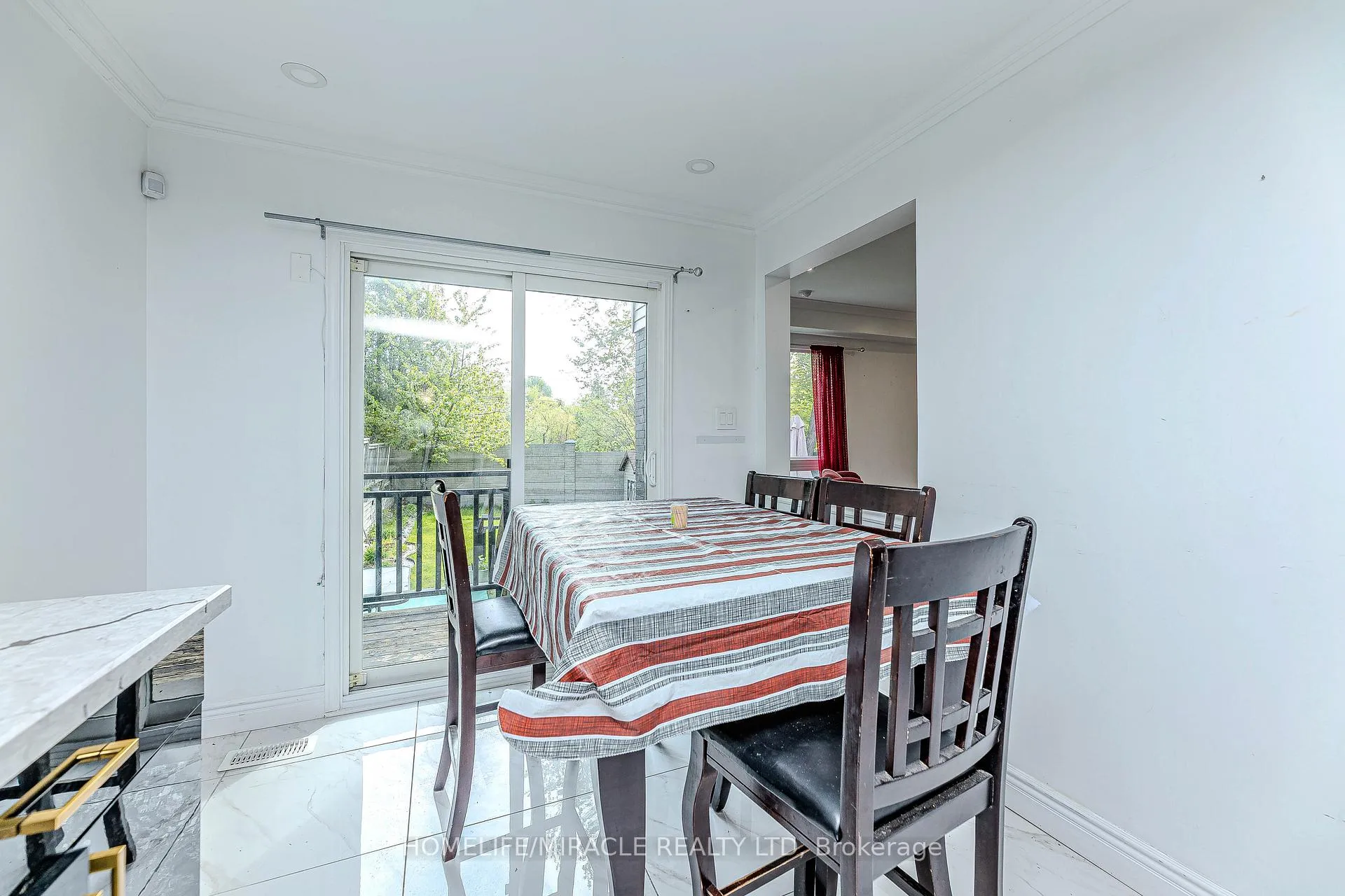 Photo 18 of 851 Bennett Court, Oshawa, Pinecrest — HOMEH