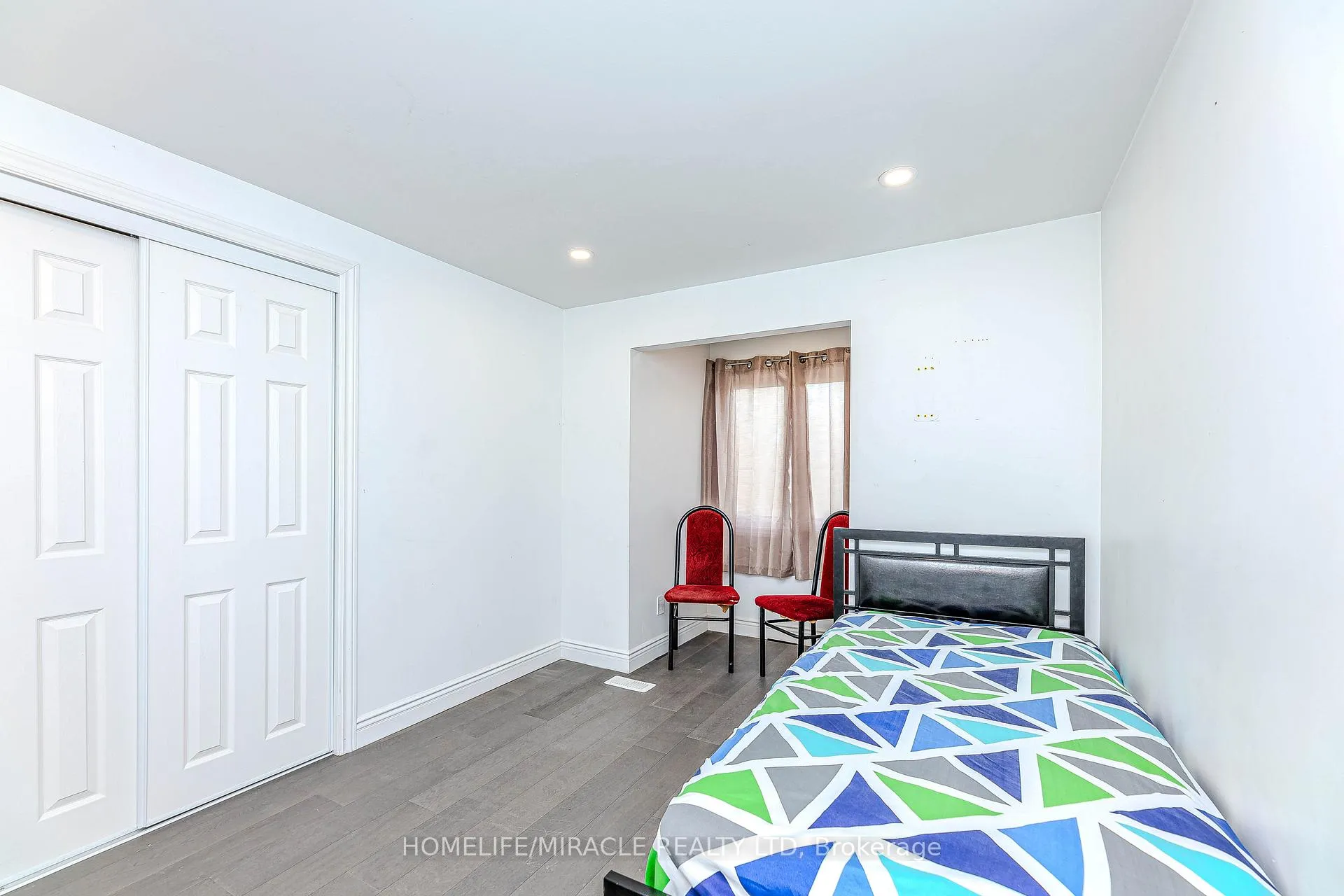 Photo 29 of 851 Bennett Court, Oshawa, Pinecrest — HOMEH