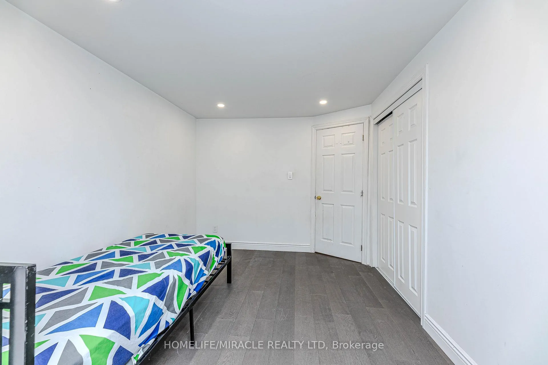 Photo 30 of 851 Bennett Court, Oshawa, Pinecrest — HOMEH
