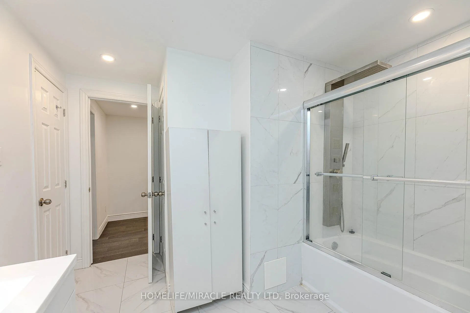 Photo 31 of 851 Bennett Court, Oshawa, Pinecrest — HOMEH