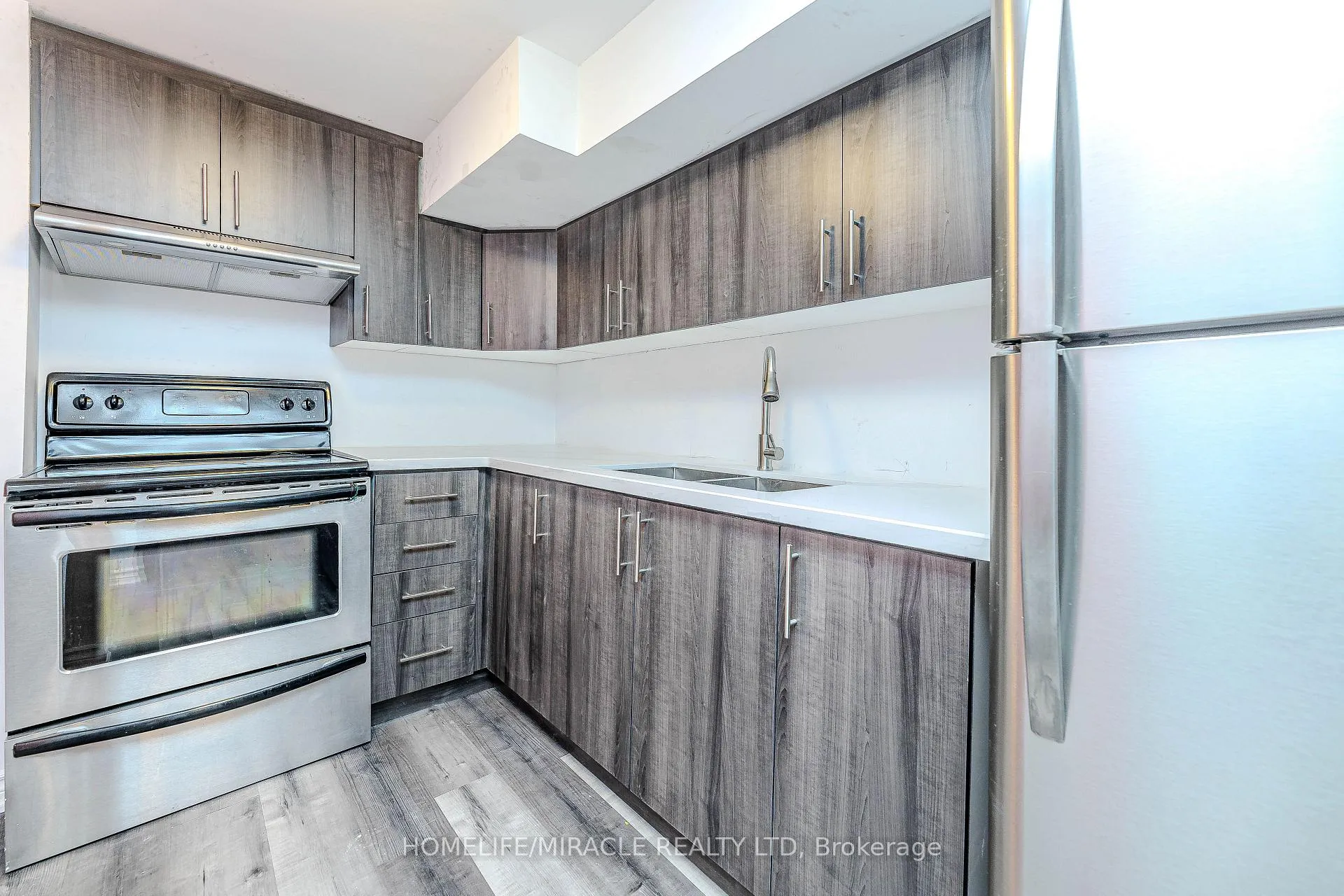 Photo 36 of 851 Bennett Court, Oshawa, Pinecrest — HOMEH