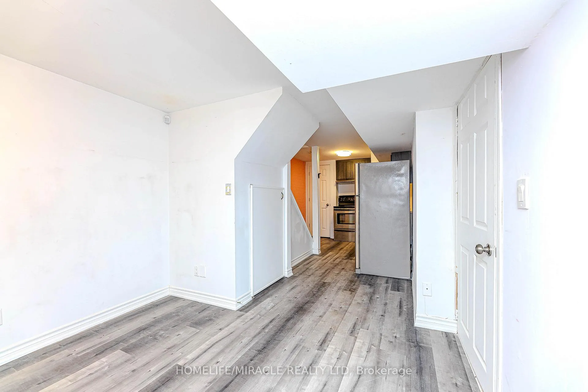 Photo 39 of 851 Bennett Court, Oshawa, Pinecrest — HOMEH
