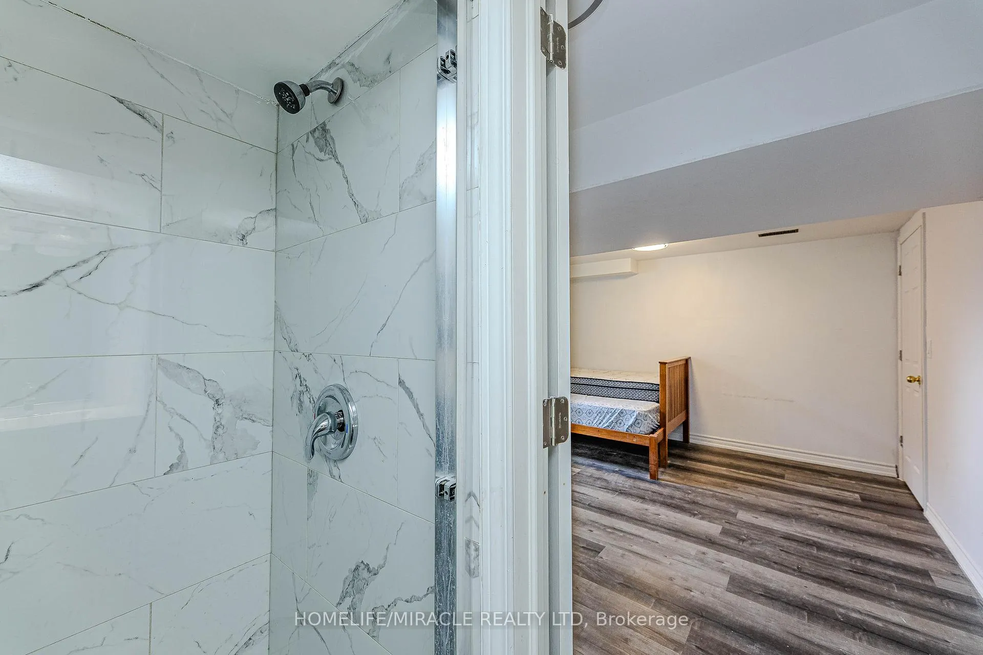 Photo 44 of 851 Bennett Court, Oshawa, Pinecrest — HOMEH