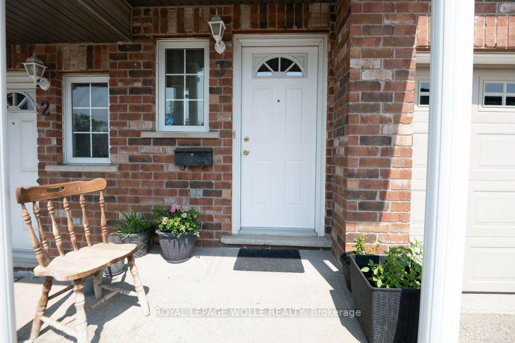 Photo 4 of Unit 3, 975 Strasburg Road, Kitchener, Country Hills — HOMEH