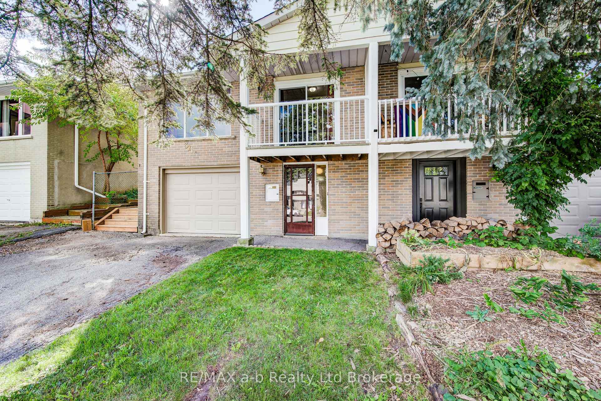 Photo 3 of 321 Bluevale Street N, Waterloo, Lincoln Heights — HOMEH