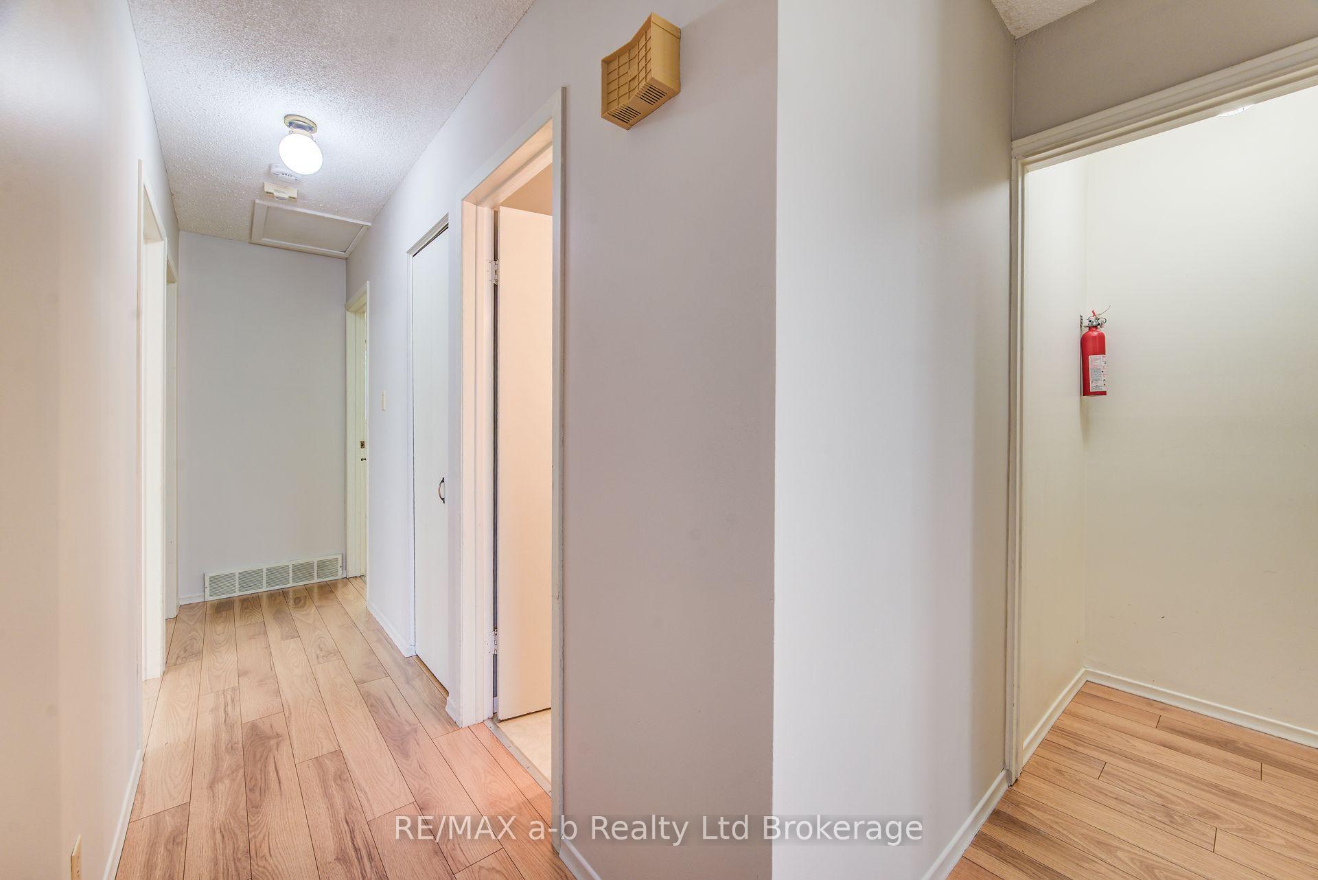 Photo 18 of 321 Bluevale Street N, Waterloo, Lincoln Heights — HOMEH