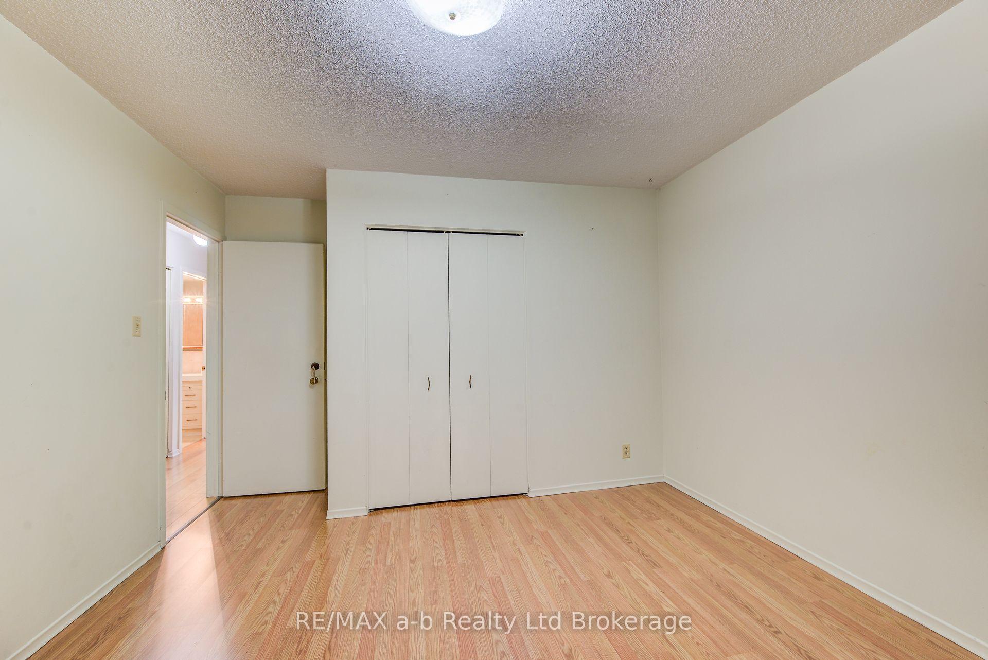 Photo 24 of 321 Bluevale Street N, Waterloo, Lincoln Heights — HOMEH