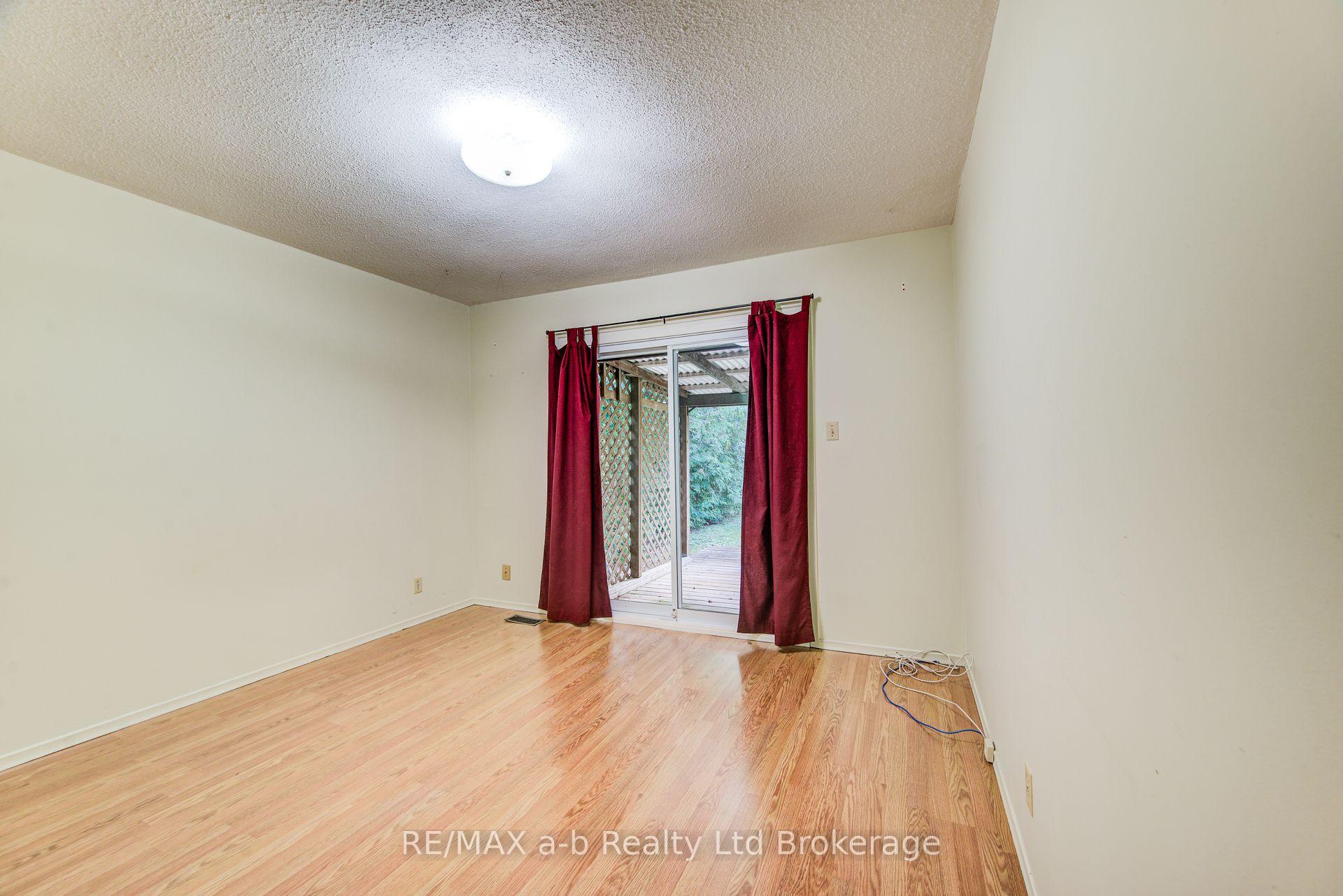 Photo 25 of 321 Bluevale Street N, Waterloo, Lincoln Heights — HOMEH