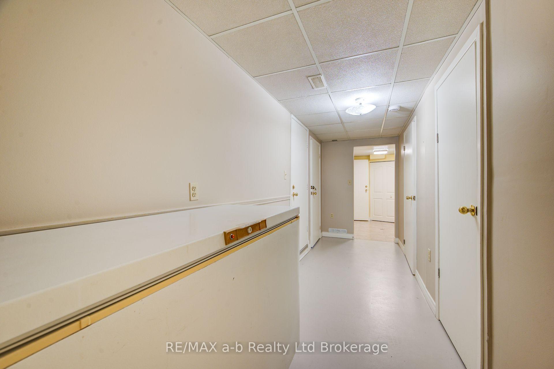 Photo 30 of 321 Bluevale Street N, Waterloo, Lincoln Heights — HOMEH