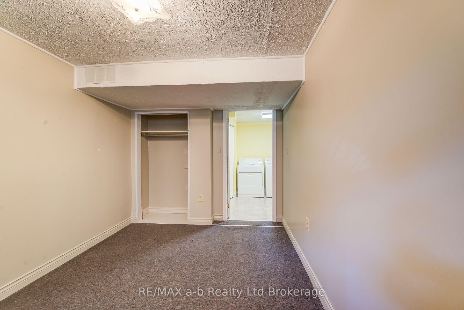 Photo 36 of 321 Bluevale Street N, Waterloo, Lincoln Heights — HOMEH