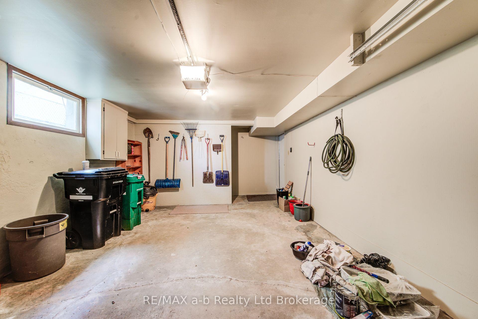Photo 38 of 321 Bluevale Street N, Waterloo, Lincoln Heights — HOMEH