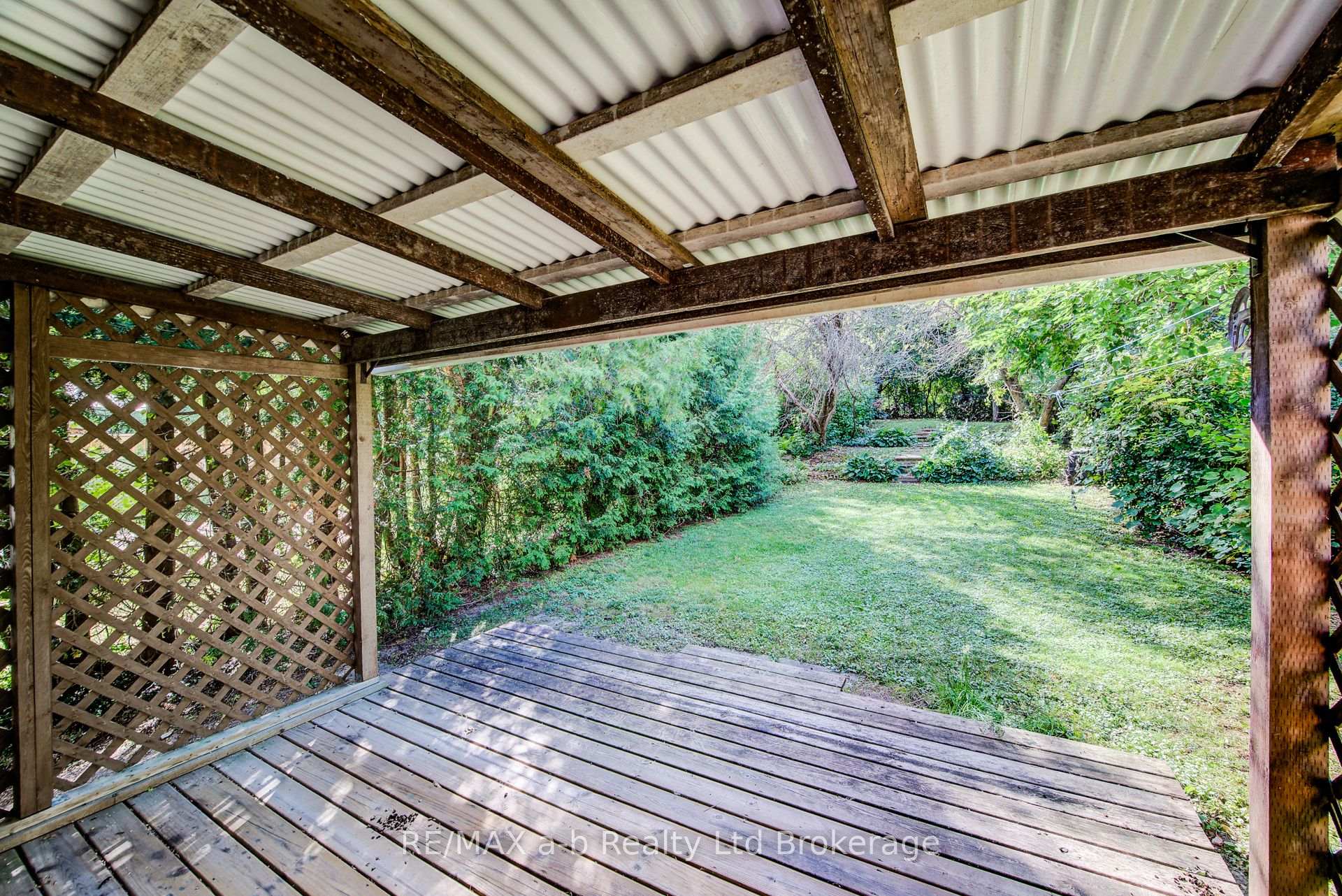 Photo 40 of 321 Bluevale Street N, Waterloo, Lincoln Heights — HOMEH