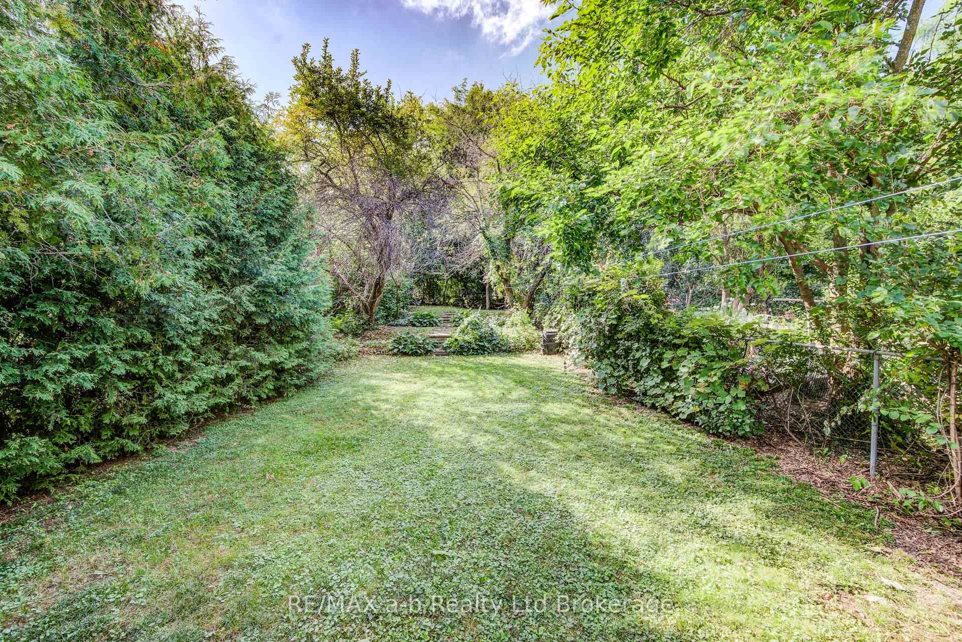 Photo 41 of 321 Bluevale Street N, Waterloo, Lincoln Heights — HOMEH