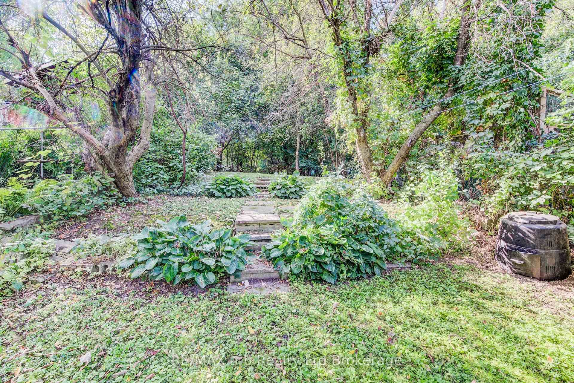 Photo 42 of 321 Bluevale Street N, Waterloo, Lincoln Heights — HOMEH