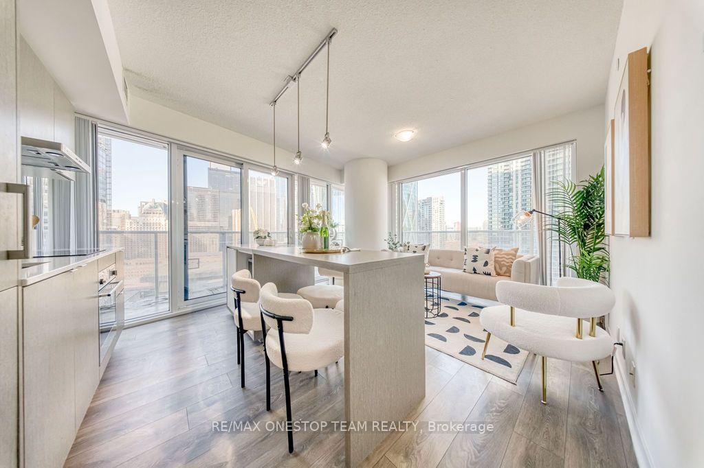 Photo 4 of Unit 2104, 88 Harbour Street, Toronto, Waterfront Communities — HOMEH