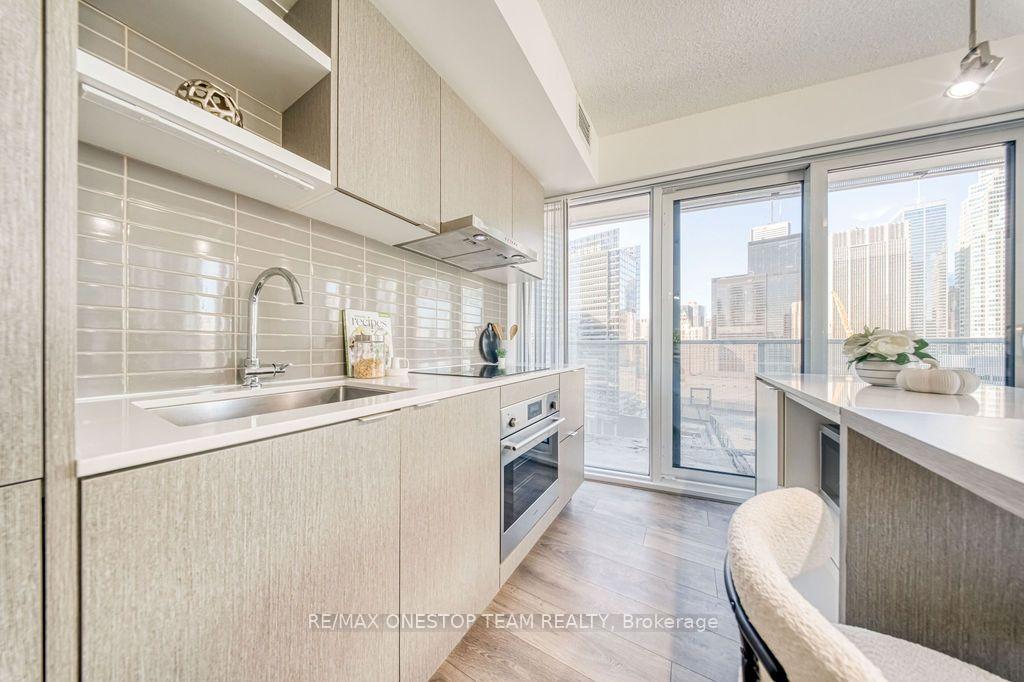 Photo 5 of Unit 2104, 88 Harbour Street, Toronto, Waterfront Communities — HOMEH