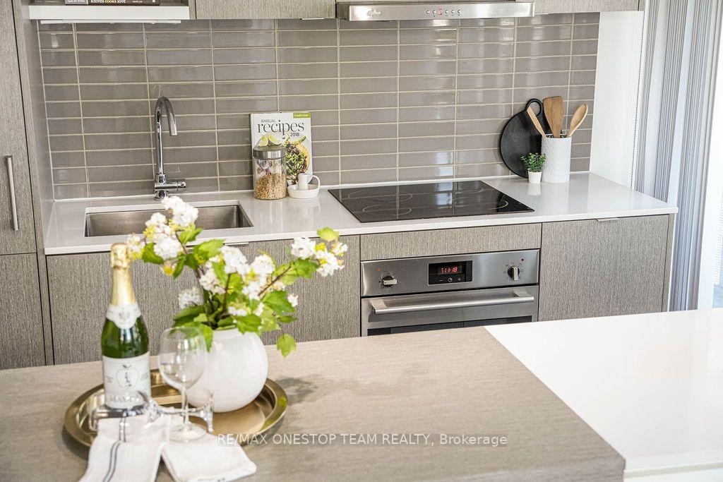 Photo 10 of Unit 2104, 88 Harbour Street, Toronto, Waterfront Communities — HOMEH