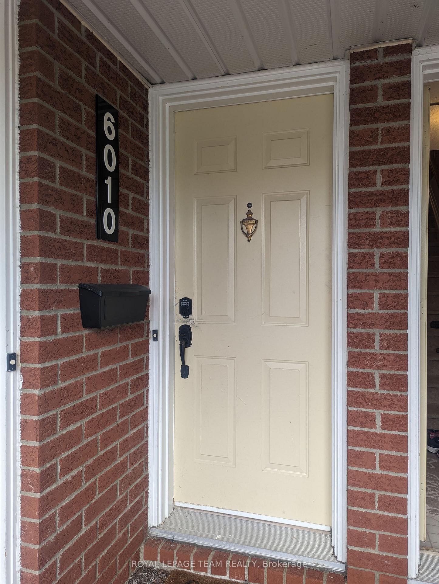 Photo 2 of Unit 17B, 6010 Red Willow Drive, Ottawa, Chapel Hill — HOMEH