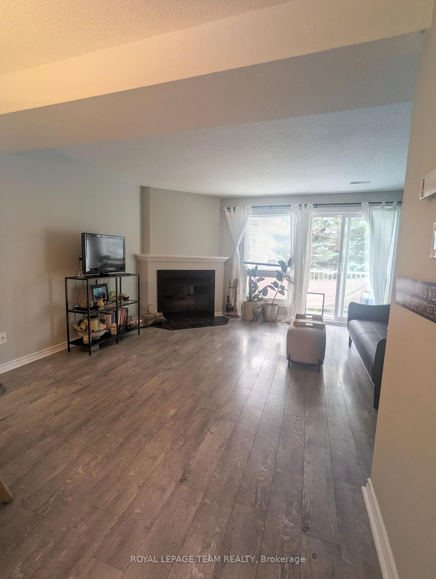 Photo 4 of Unit 17B, 6010 Red Willow Drive, Ottawa, Chapel Hill — HOMEH
