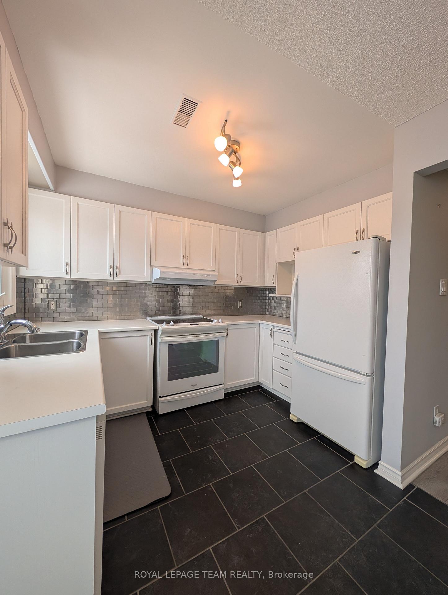 Photo 9 of Unit 17B, 6010 Red Willow Drive, Ottawa, Chapel Hill — HOMEH
